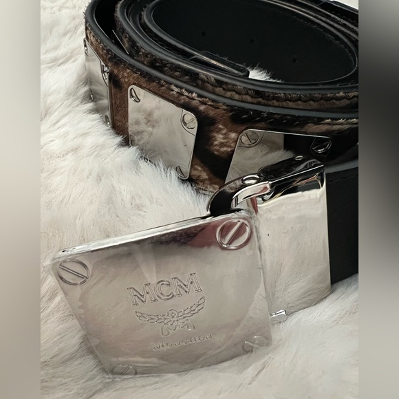 NEW! MCM belt with mirror and fur detail NWOT limited edition - Picture 4 of 8